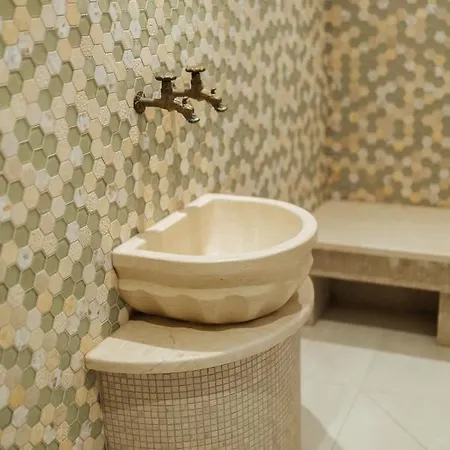 Hotel Molfar & карпати