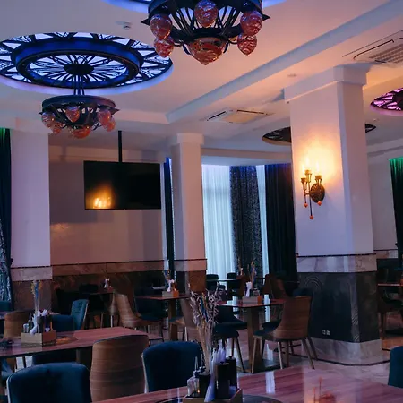 Hotel Molfar & карпати 5*