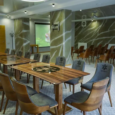 Molfar & карпати 5*