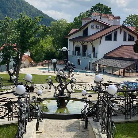 Molfar & карпати Hotel Saján