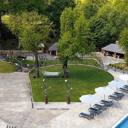 Molfar & карпати Hotel