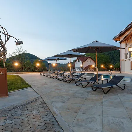 Hotel Molfar & карпати Saján