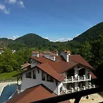ホテル Molfar & карпати